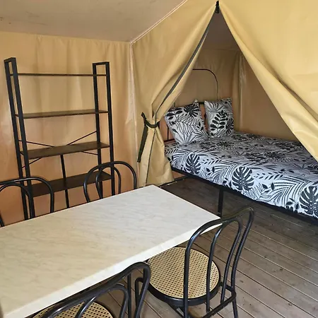 Clos Des Monts Tente Safari R Luxury tent Saint-Martin-des-Besaces